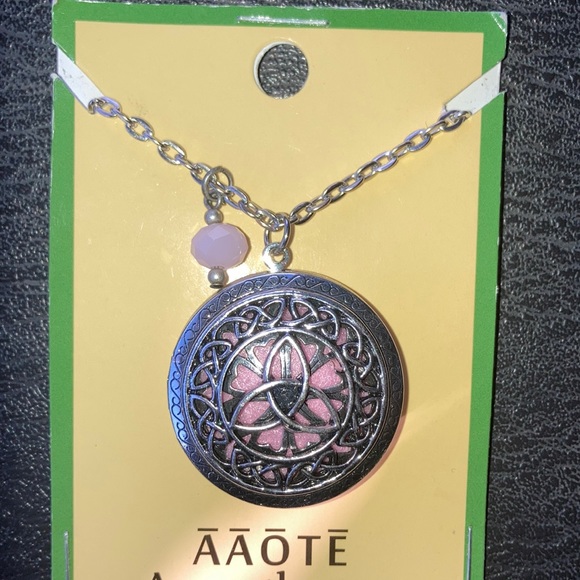 ⚜️AAOTE Aromatherapy Diffuser Locket! - Picture 2 of 3